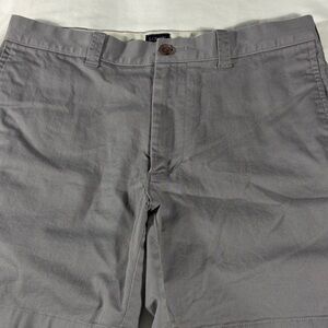 J. Crew mens grey basic flat front 7" inseam chino shorts - size 32